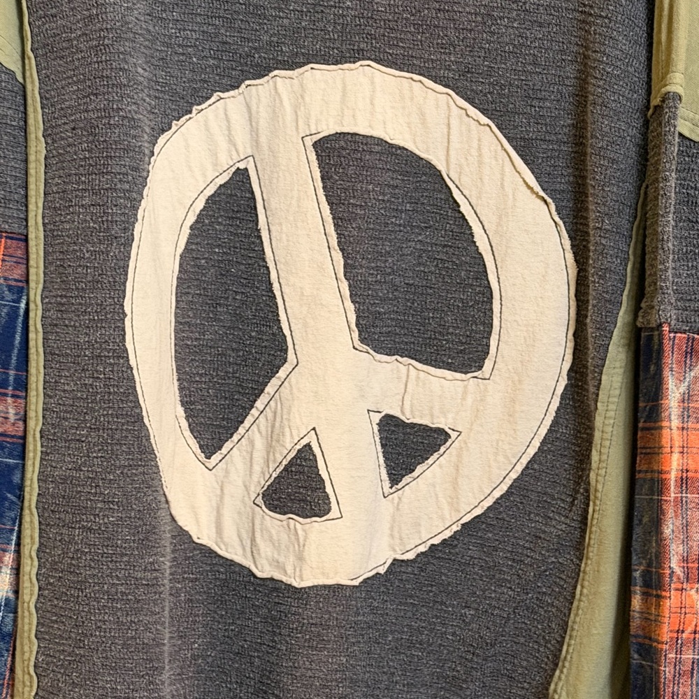 Long sleeve top size medium, but loose fit - Picture 2 of 6